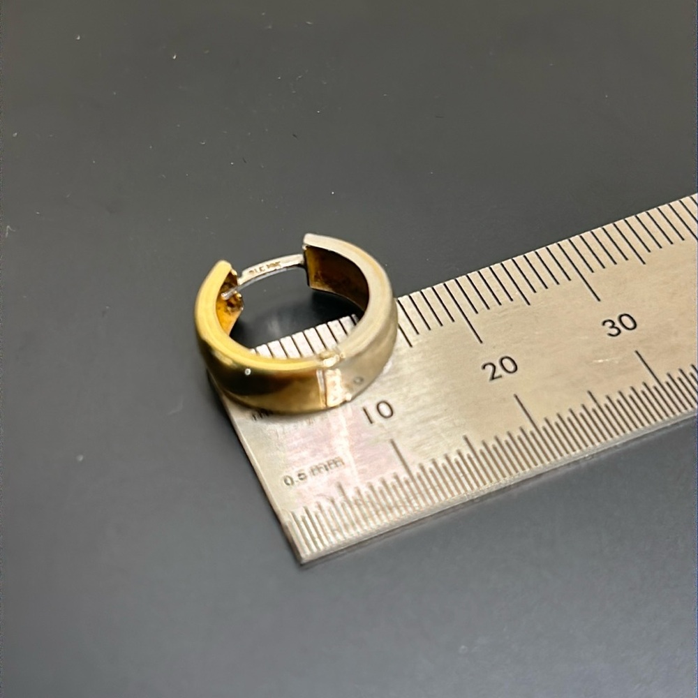Huggie Earring
ONE
14k white and yellow gold 
.022 oz